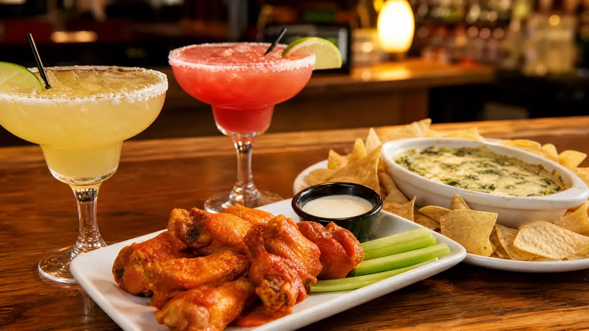 Applebee's happy hour cocktails and half-priced appetizers at the bar